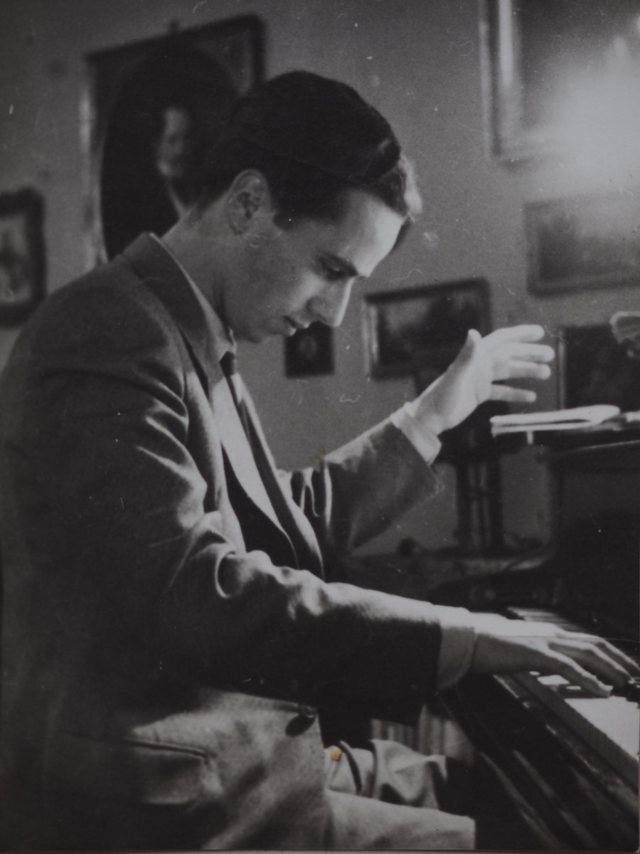 János Tamás